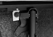 Load image into Gallery viewer, RNL_M-Series_20GMC-Sierra_Details_06_Clamp.jpg