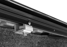 Load image into Gallery viewer, RNL_M-Series_20GMC-Sierra_Details_07Clamp.jpg