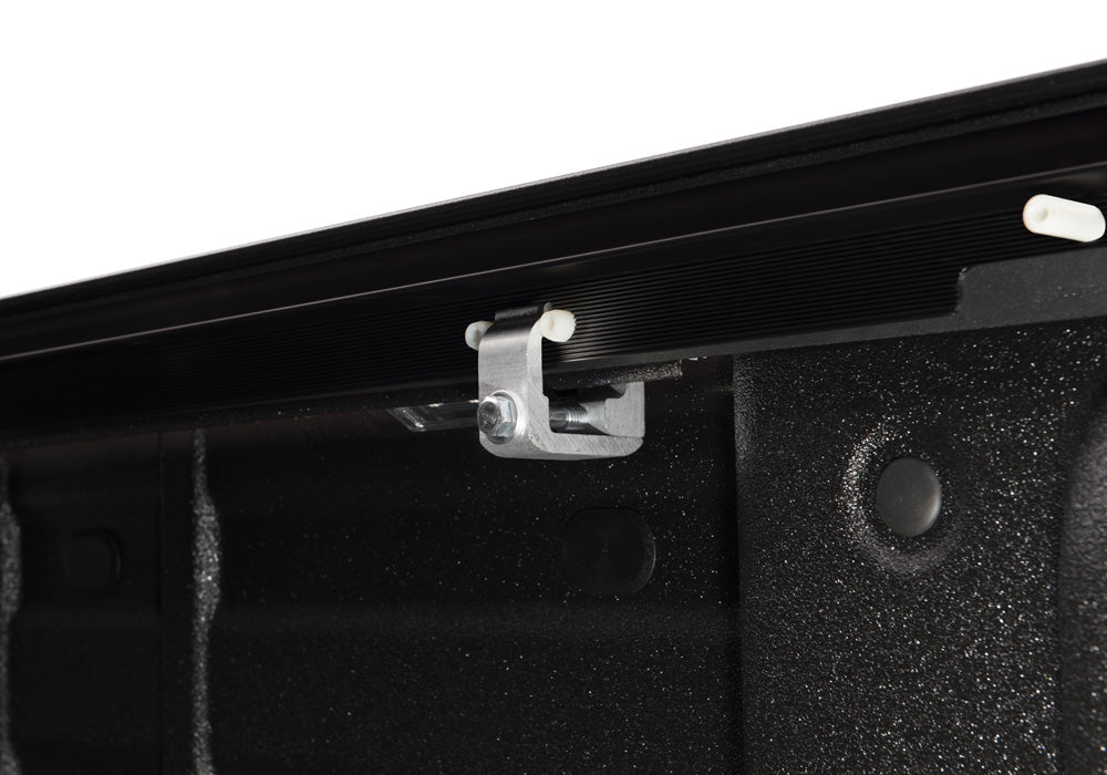 RX_OneMX_GMC-Canyon17_Details_05Clamp.jpg