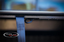 Load image into Gallery viewer, cover-features-09.jpg